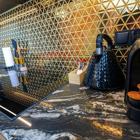 Aparti Goldnblack Galaxy Štetín